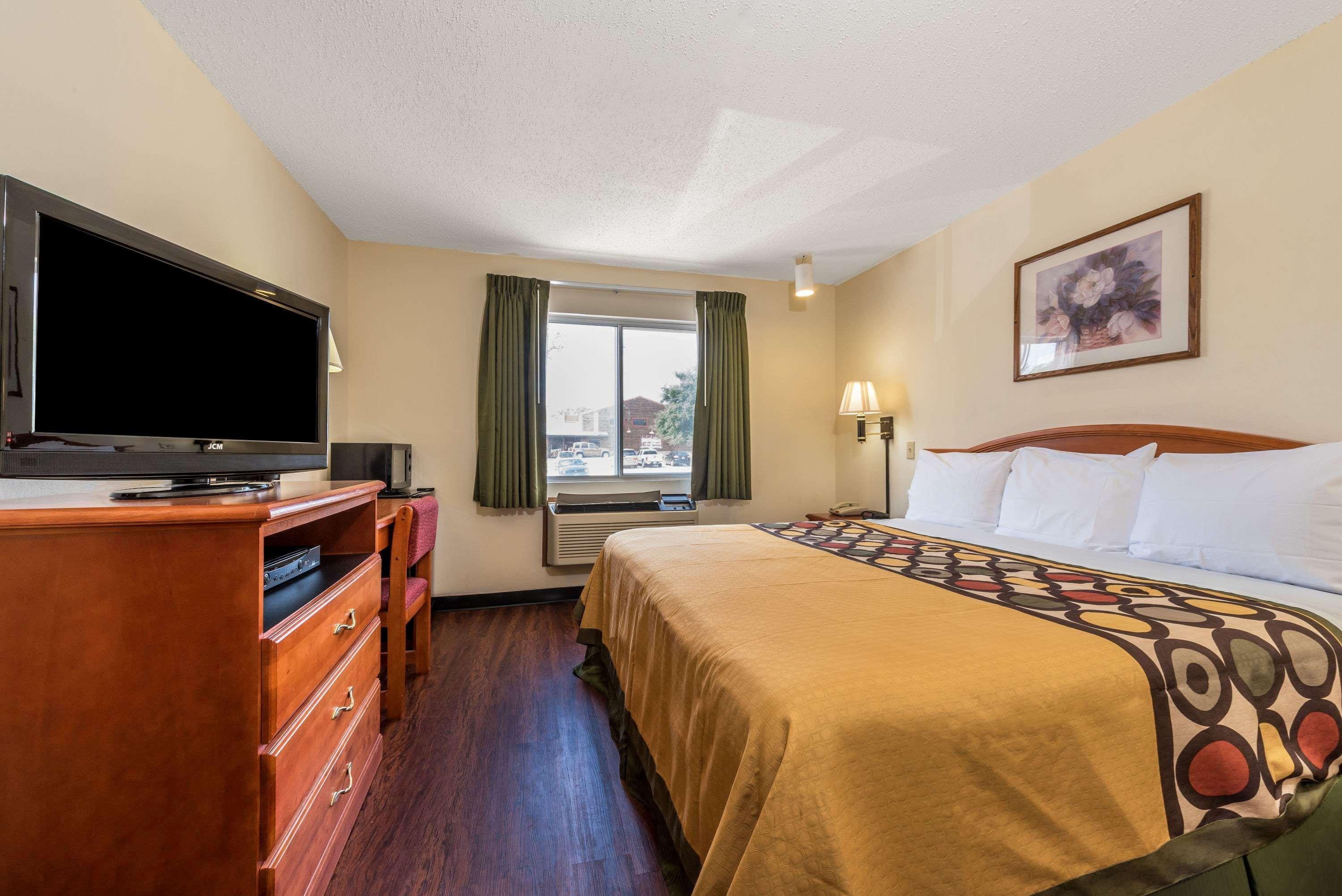 Super 8 By Wyndham Denton Hotel Ngoại thất bức ảnh