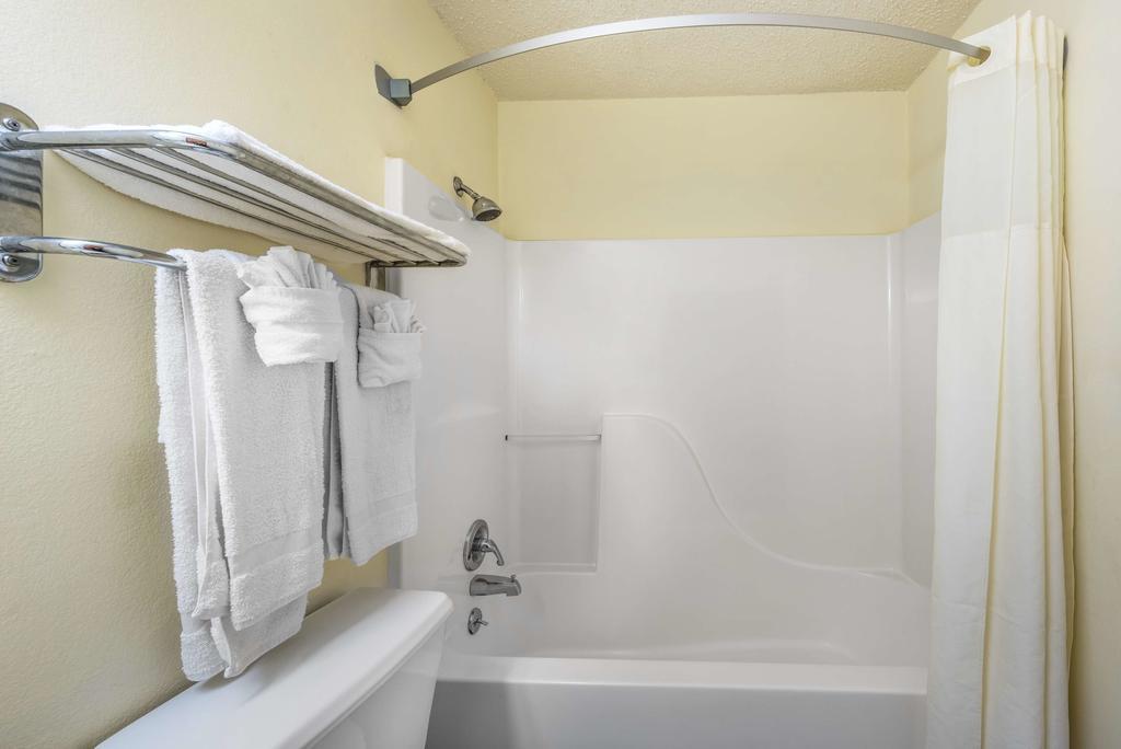 Super 8 By Wyndham Denton Hotel Ngoại thất bức ảnh